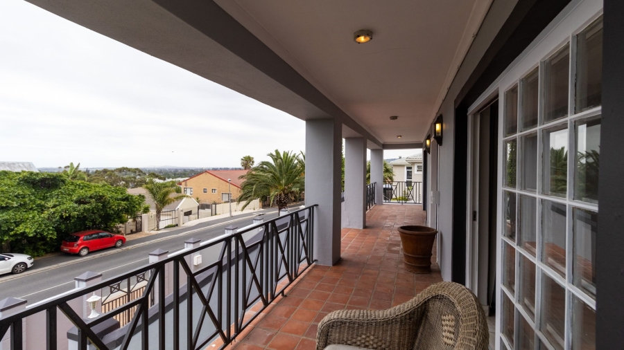 To Let 5 Bedroom Property for Rent in Bizweni Western Cape